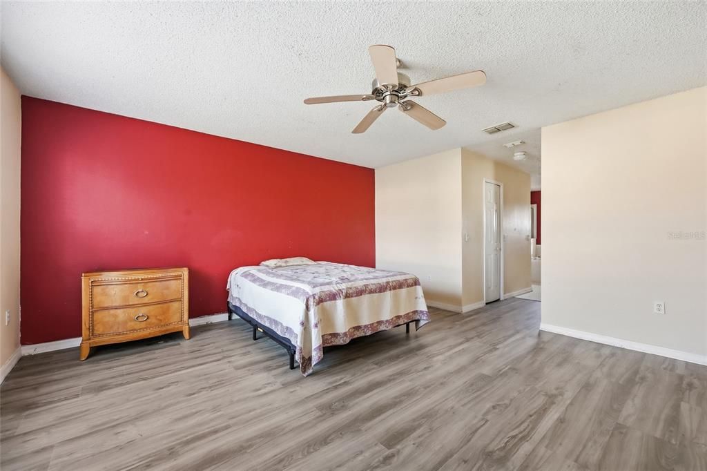 待售: $350,000 (4 贝兹, 2 浴室, 2691 平方英尺)