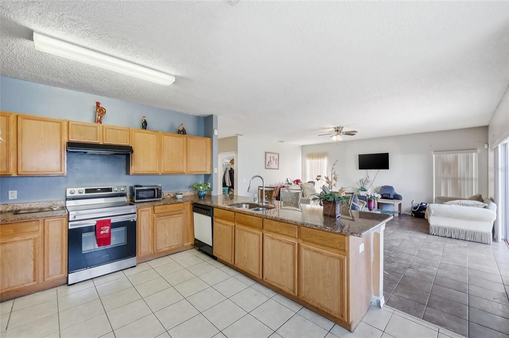 待售: $350,000 (4 贝兹, 2 浴室, 2691 平方英尺)