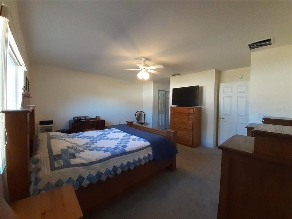 For Sale: $249,900 (2 beds, 2 baths, 1866 Square Feet)