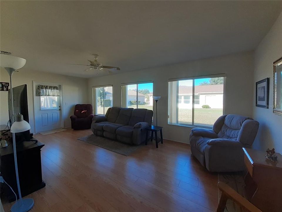 For Sale: $249,900 (2 beds, 2 baths, 1866 Square Feet)