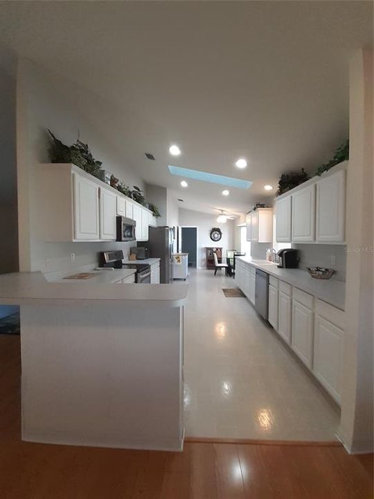 For Sale: $249,900 (2 beds, 2 baths, 1866 Square Feet)