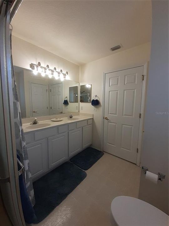 For Sale: $249,900 (2 beds, 2 baths, 1866 Square Feet)