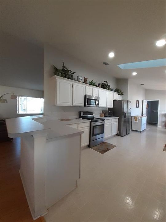 For Sale: $249,900 (2 beds, 2 baths, 1866 Square Feet)