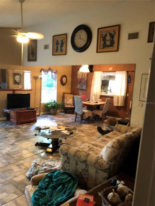 待售: $160,000 (2 贝兹, 2 浴室, 1520 平方英尺)