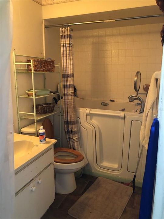 待售: $160,000 (2 贝兹, 2 浴室, 1520 平方英尺)