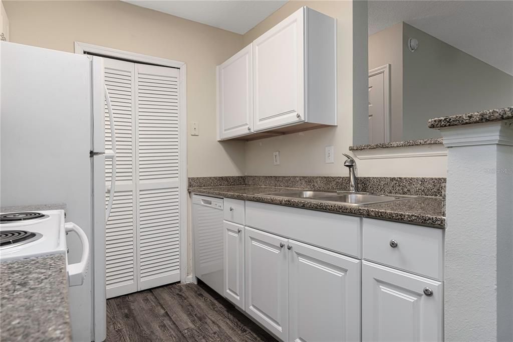 В аренду: $1,650 (2 спален, 2 ванн, 996 Квадратных фут)