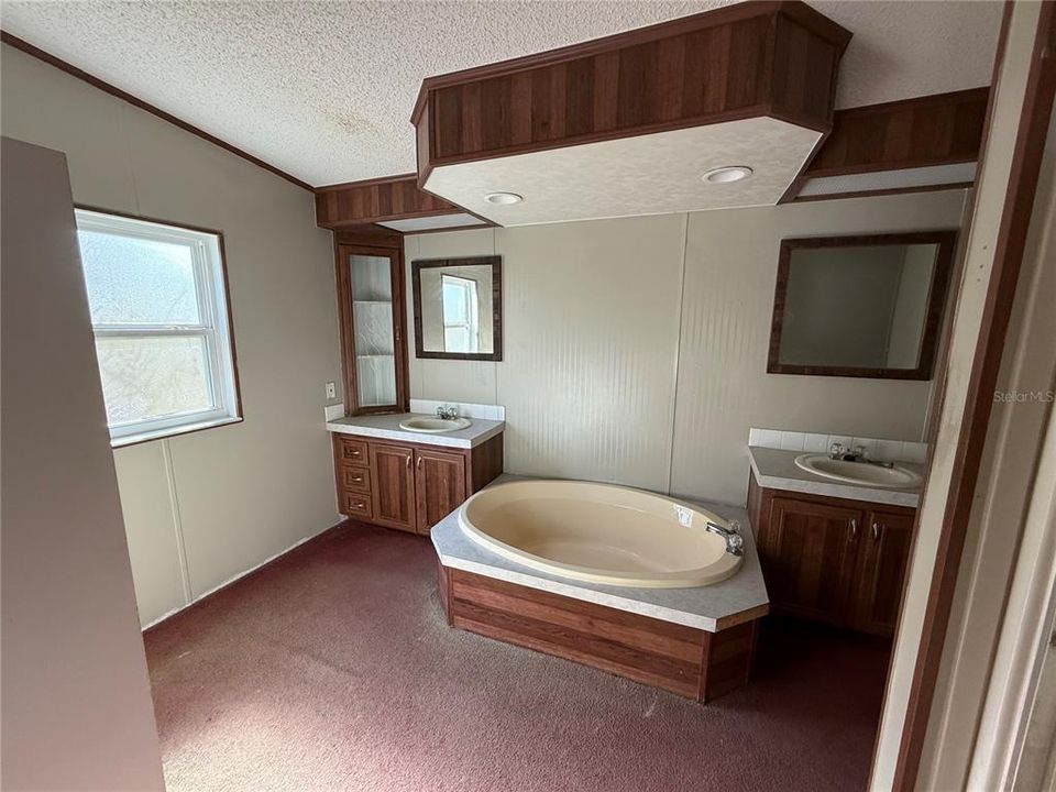 For Sale: $299,000 (3 beds, 2 baths, 1512 Square Feet)