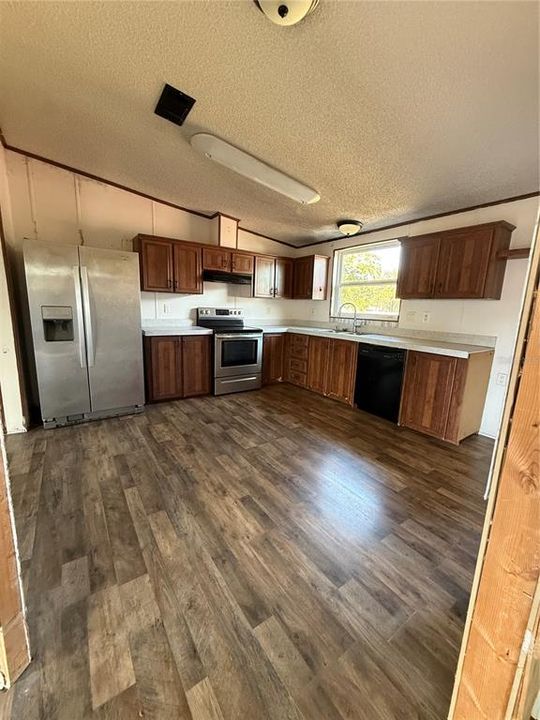 For Sale: $299,000 (3 beds, 2 baths, 1512 Square Feet)