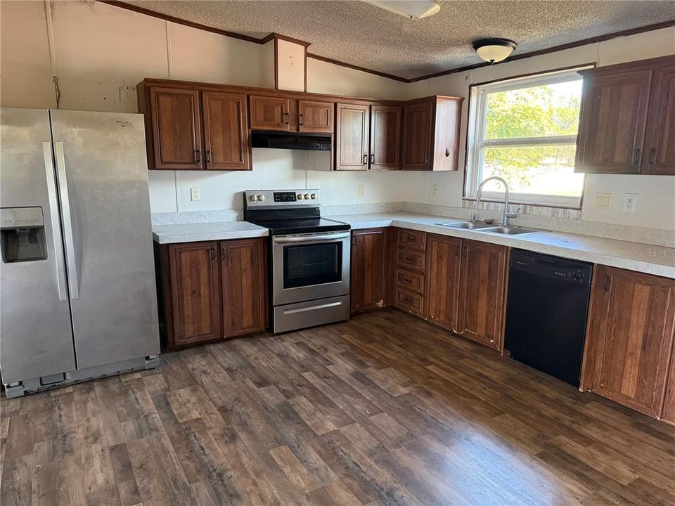 For Sale: $299,000 (3 beds, 2 baths, 1512 Square Feet)