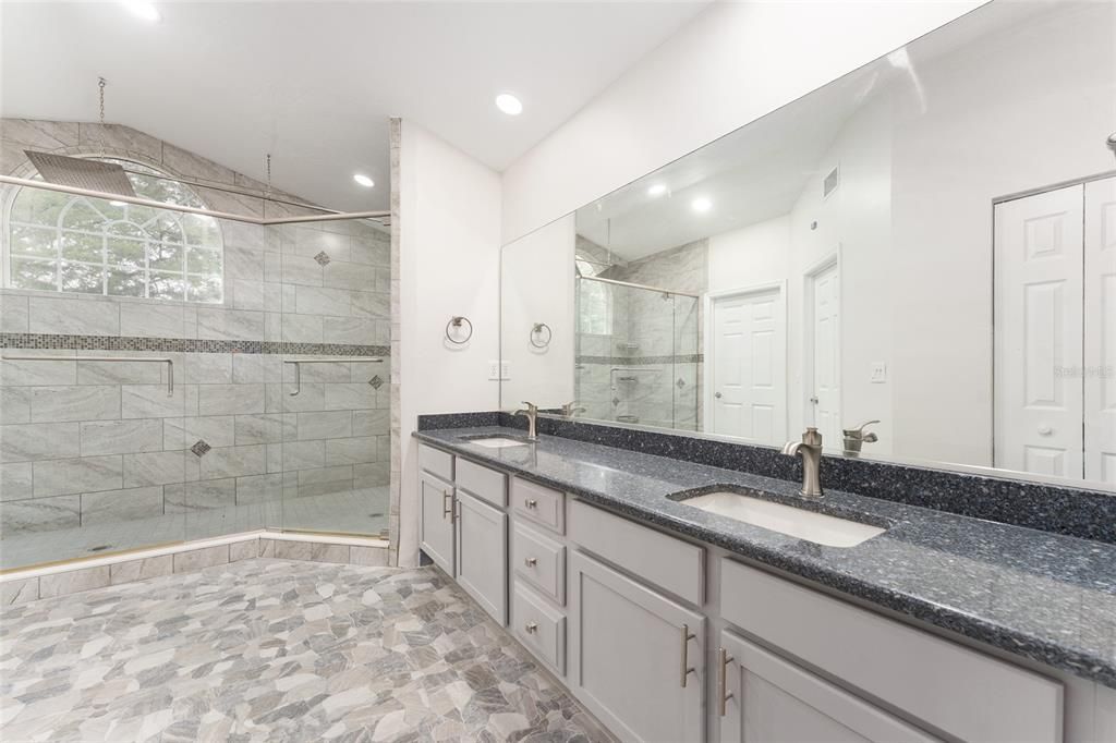 For Sale: $479,000 (4 beds, 2 baths, 2487 Square Feet)