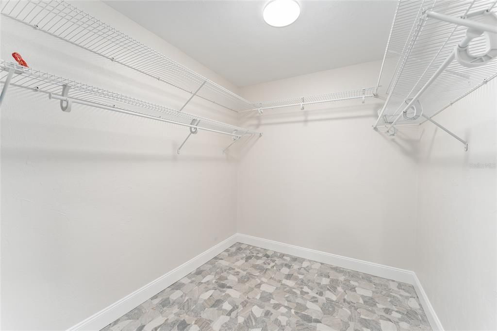 For Sale: $479,000 (4 beds, 2 baths, 2487 Square Feet)