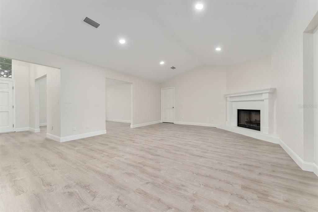 For Sale: $479,000 (4 beds, 2 baths, 2487 Square Feet)