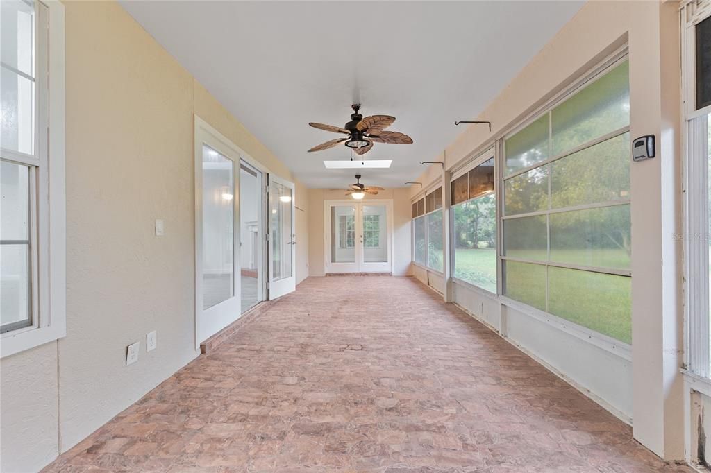 For Sale: $479,000 (4 beds, 2 baths, 2487 Square Feet)