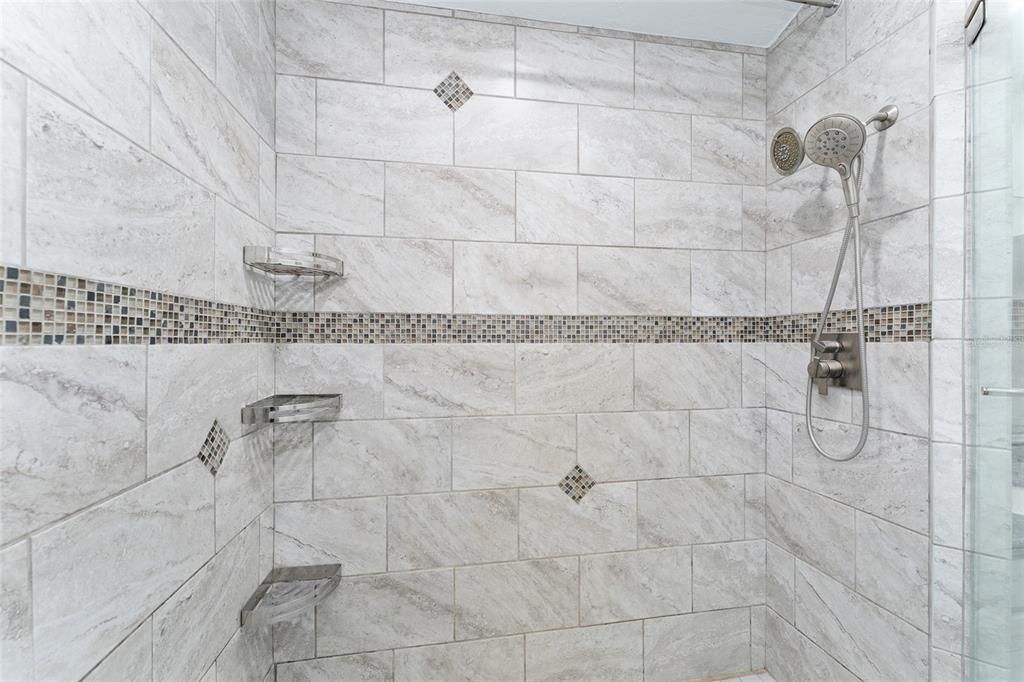 For Sale: $479,000 (4 beds, 2 baths, 2487 Square Feet)