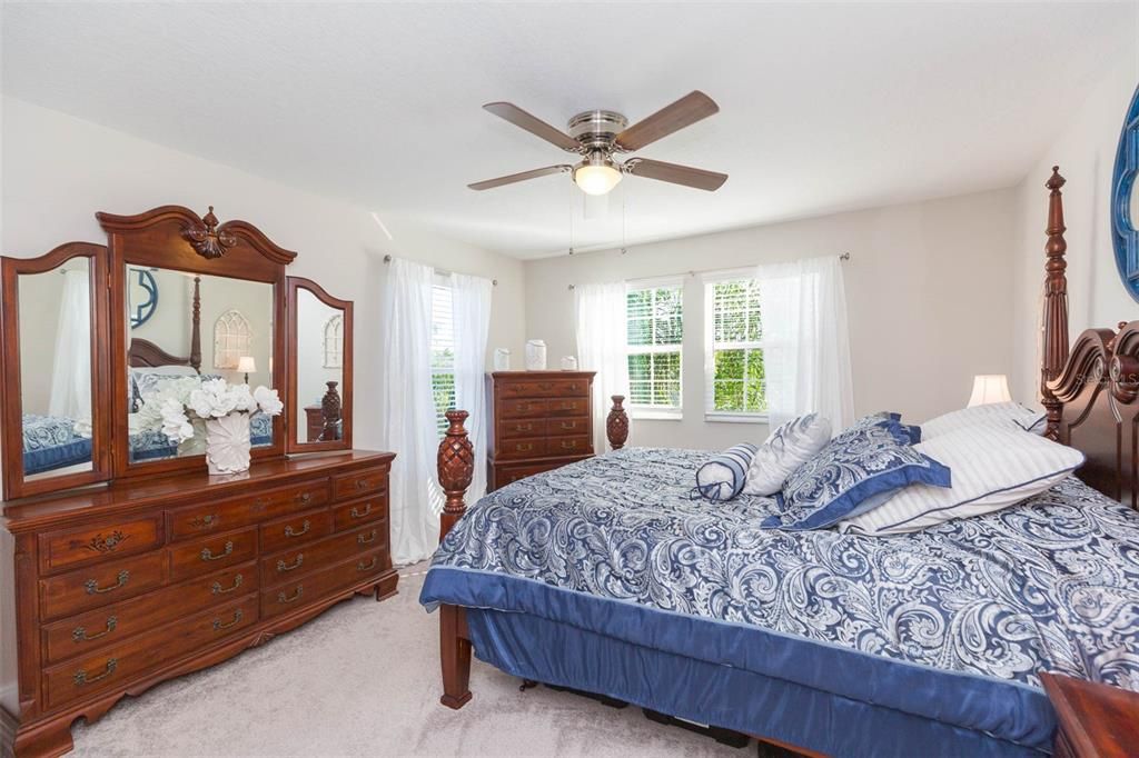 For Sale: $749,000 (5 beds, 4 baths, 3566 Square Feet)