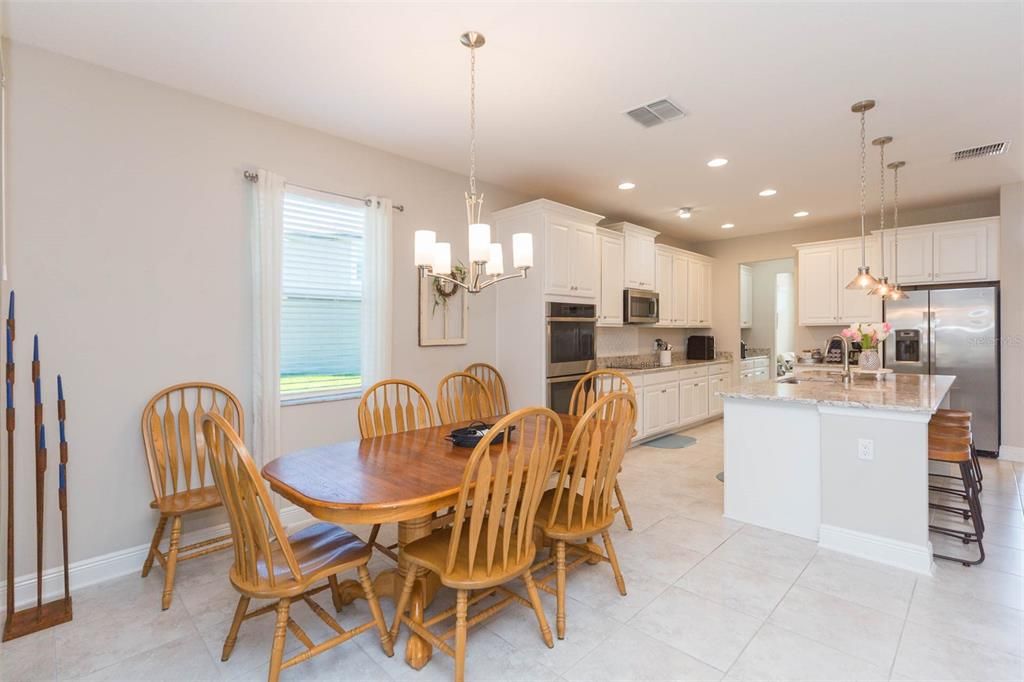 For Sale: $749,000 (5 beds, 4 baths, 3566 Square Feet)