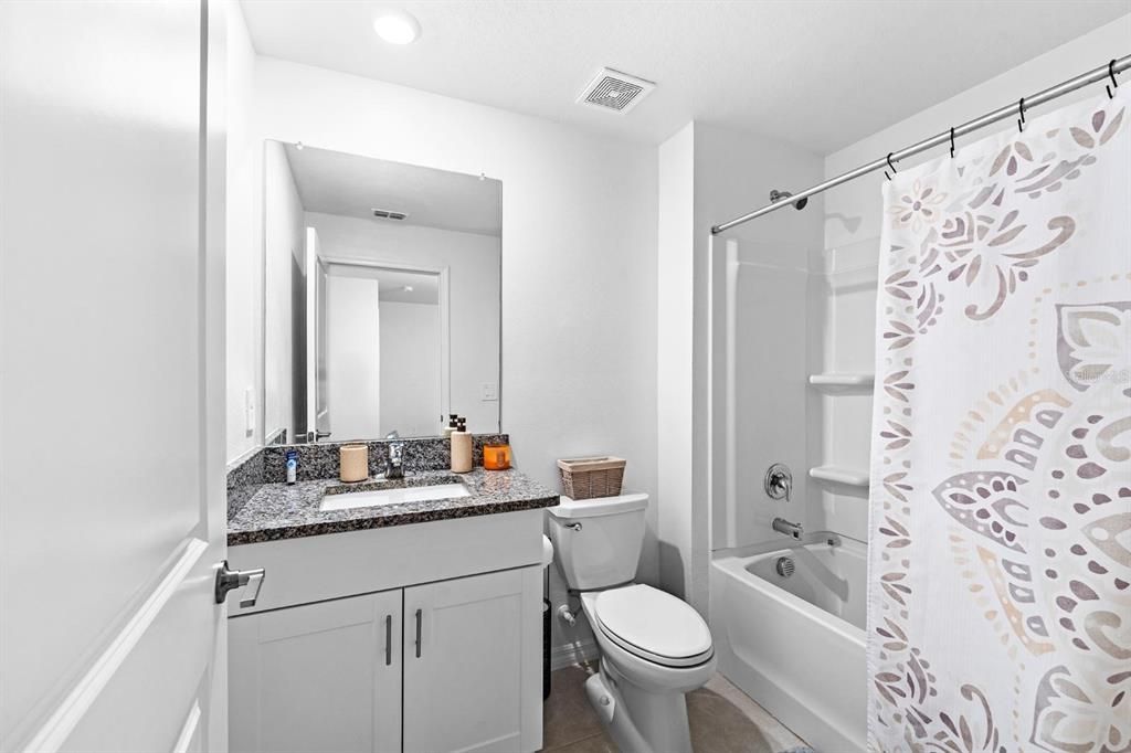 На продажу: $274,999 (3 спален, 2 ванн, 1666 Квадратных фут)