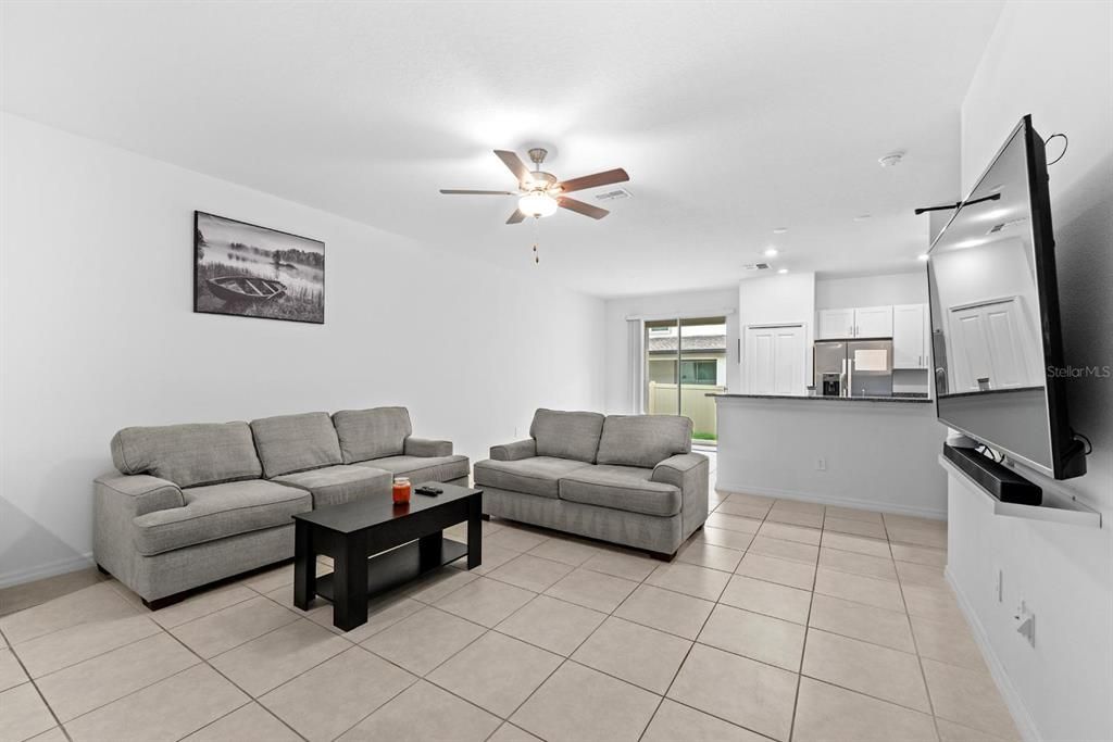 На продажу: $274,999 (3 спален, 2 ванн, 1666 Квадратных фут)