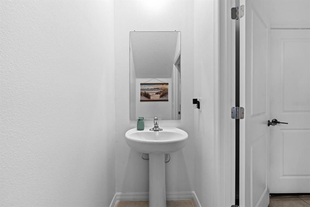 На продажу: $274,999 (3 спален, 2 ванн, 1666 Квадратных фут)