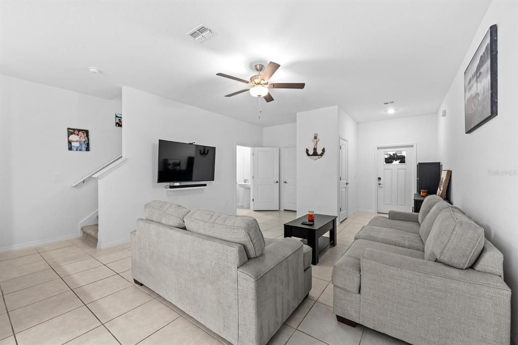 На продажу: $274,999 (3 спален, 2 ванн, 1666 Квадратных фут)