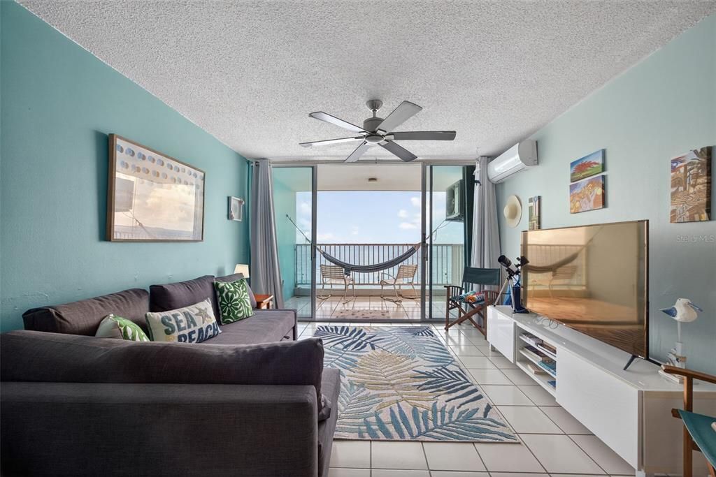 For Sale: $260,000 (1 beds, 1 baths, 684.77 Square Feet)