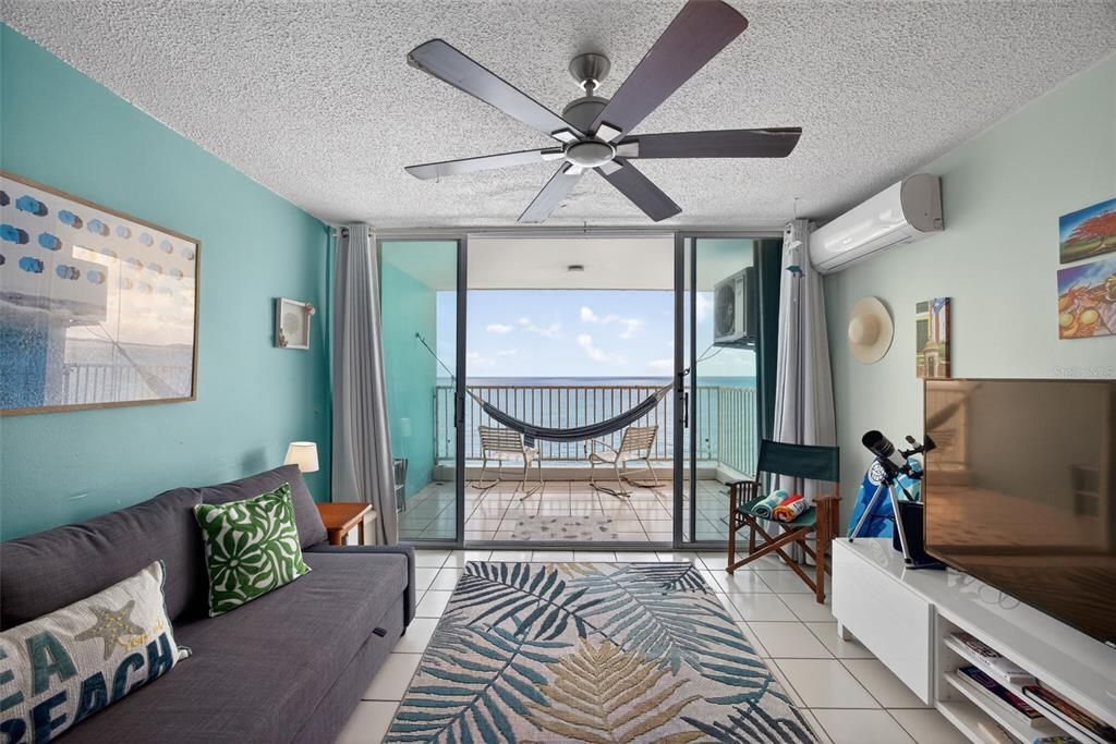 For Sale: $260,000 (1 beds, 1 baths, 684.77 Square Feet)