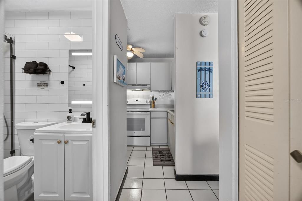 For Sale: $260,000 (1 beds, 1 baths, 684.77 Square Feet)