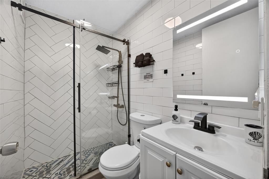 For Sale: $260,000 (1 beds, 1 baths, 684.77 Square Feet)