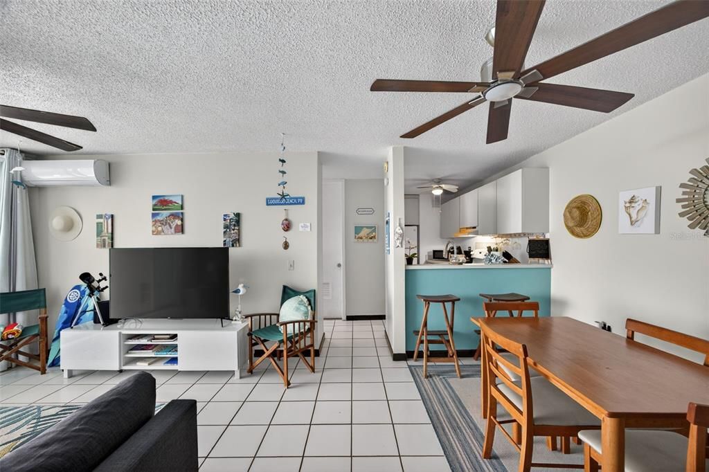 For Sale: $260,000 (1 beds, 1 baths, 684.77 Square Feet)