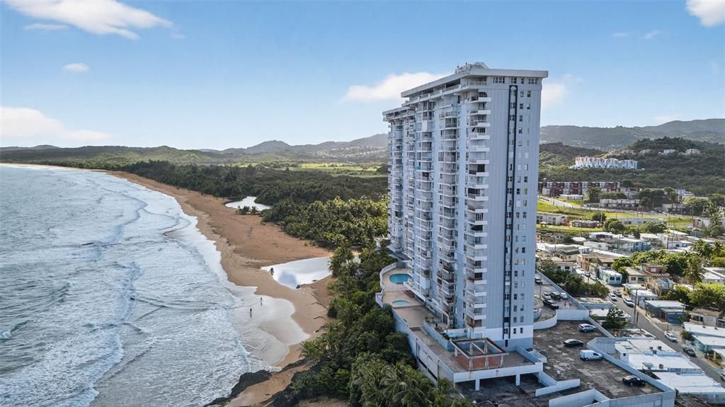 For Sale: $260,000 (1 beds, 1 baths, 684.77 Square Feet)