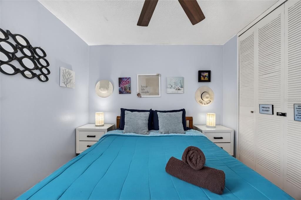 For Sale: $260,000 (1 beds, 1 baths, 684.77 Square Feet)