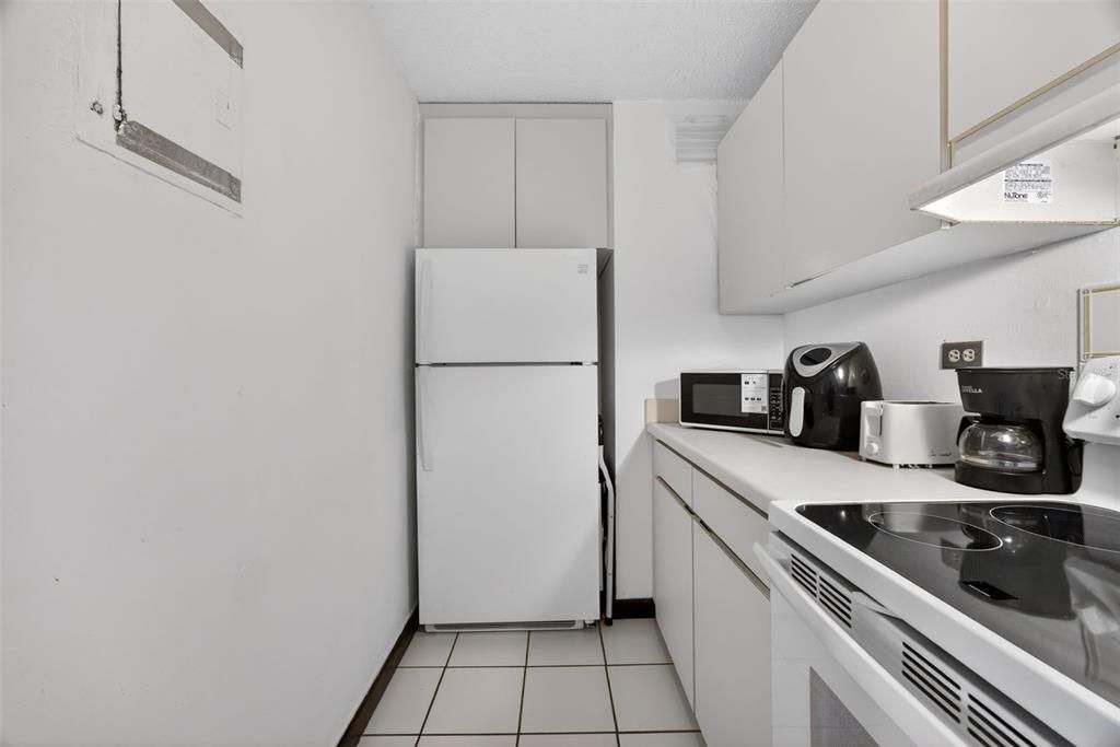 For Sale: $260,000 (1 beds, 1 baths, 684.77 Square Feet)
