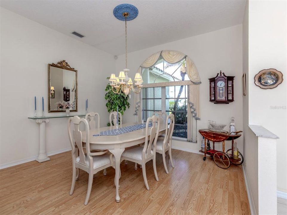 En Venta: $599,000 (3 camas, 2 baños, 2176 Pies cuadrados)