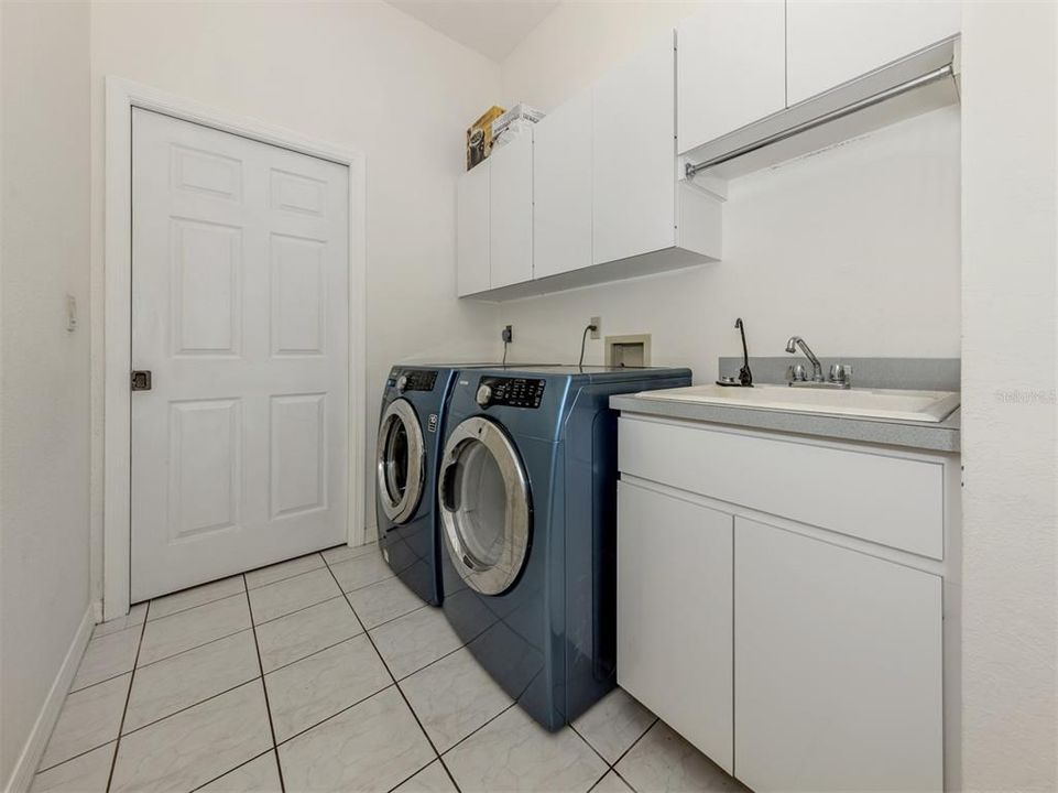 En Venta: $599,000 (3 camas, 2 baños, 2176 Pies cuadrados)