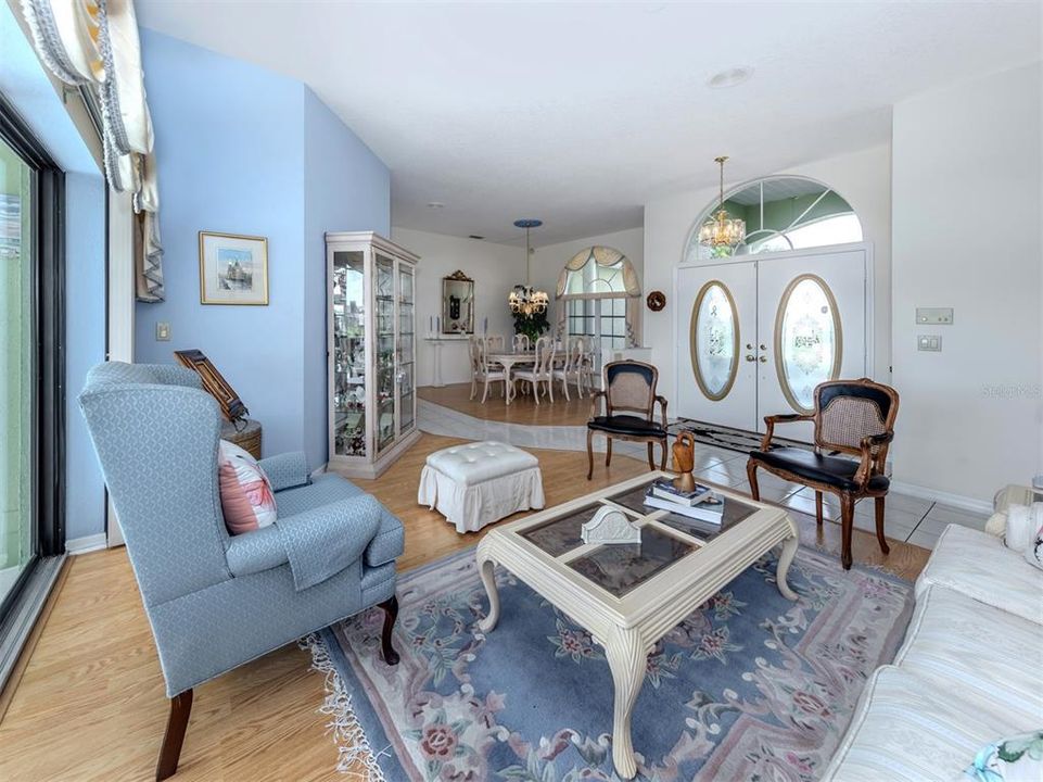 En Venta: $599,000 (3 camas, 2 baños, 2176 Pies cuadrados)