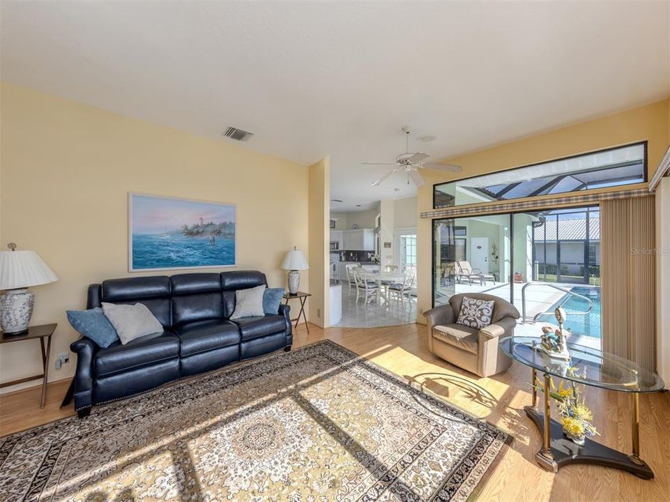 En Venta: $599,000 (3 camas, 2 baños, 2176 Pies cuadrados)