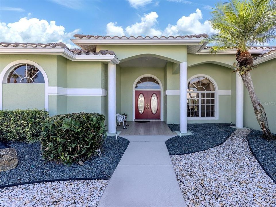 En Venta: $599,000 (3 camas, 2 baños, 2176 Pies cuadrados)