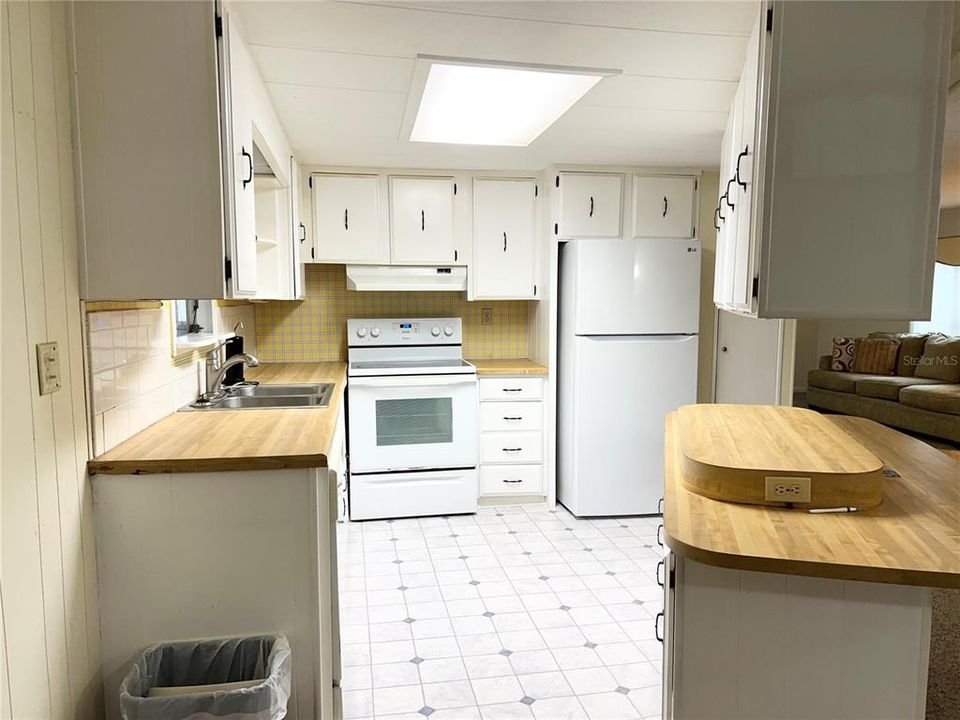 На продажу: $139,900 (2 спален, 2 ванн, 1701 Квадратных фут)