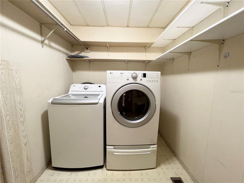 На продажу: $139,900 (2 спален, 2 ванн, 1701 Квадратных фут)