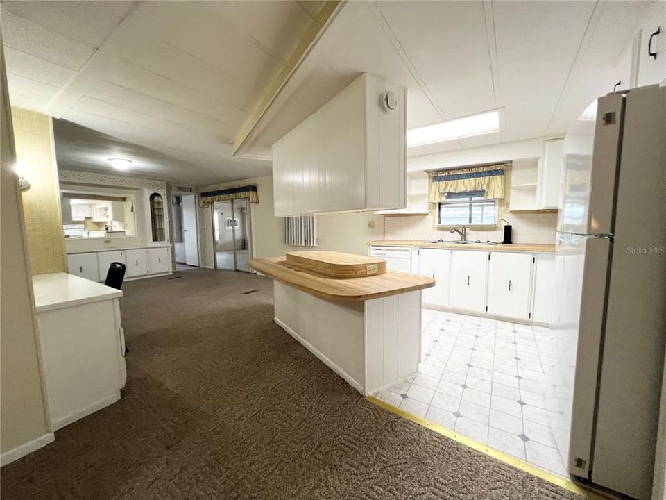 На продажу: $139,900 (2 спален, 2 ванн, 1701 Квадратных фут)