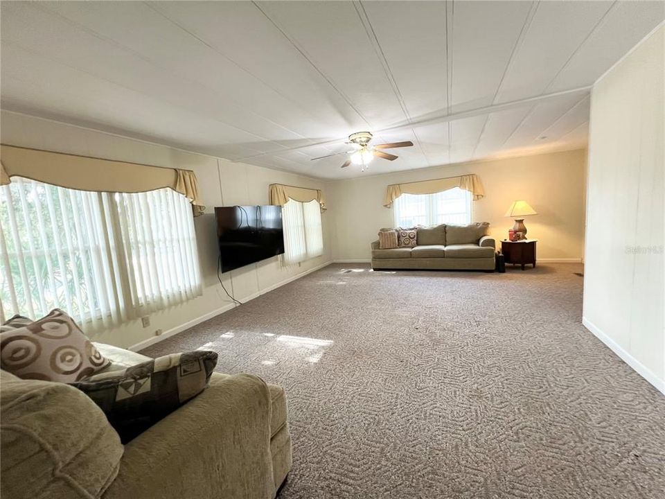 На продажу: $139,900 (2 спален, 2 ванн, 1701 Квадратных фут)