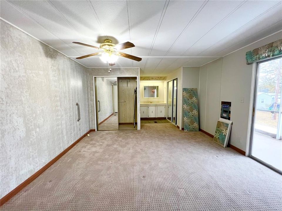 На продажу: $139,900 (2 спален, 2 ванн, 1701 Квадратных фут)