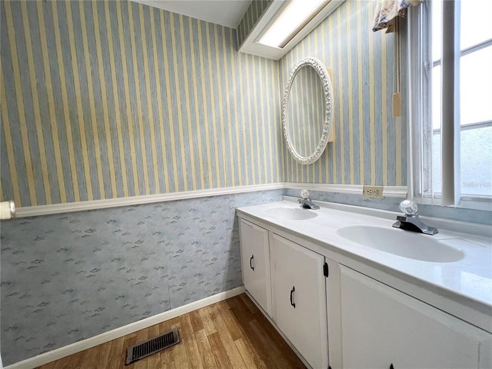 На продажу: $139,900 (2 спален, 2 ванн, 1701 Квадратных фут)