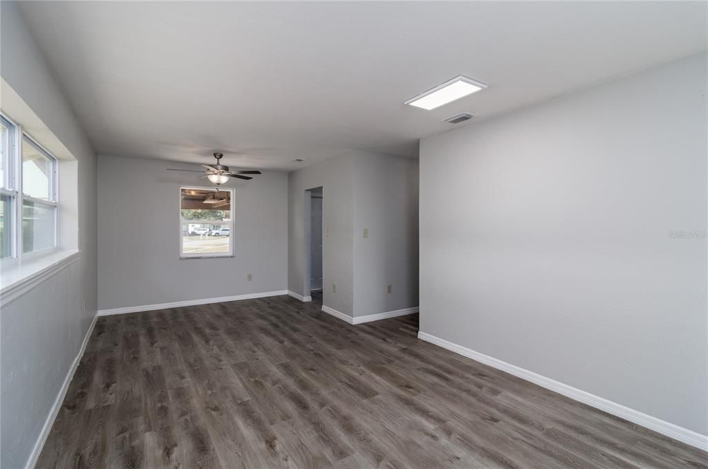 待售: $177,500 (2 贝兹, 1 浴室, 1087 平方英尺)