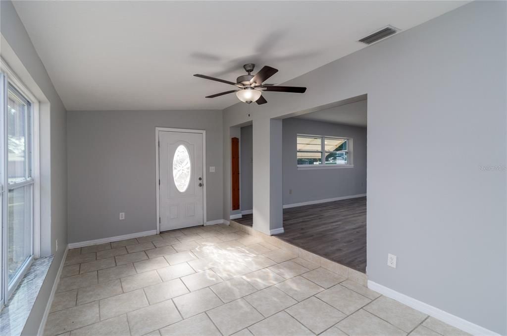 待售: $177,500 (2 贝兹, 1 浴室, 1087 平方英尺)