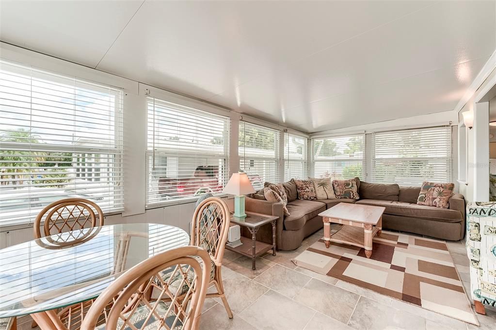 В аренду: $2,600 (2 спален, 1 ванн, 672 Квадратных фут)