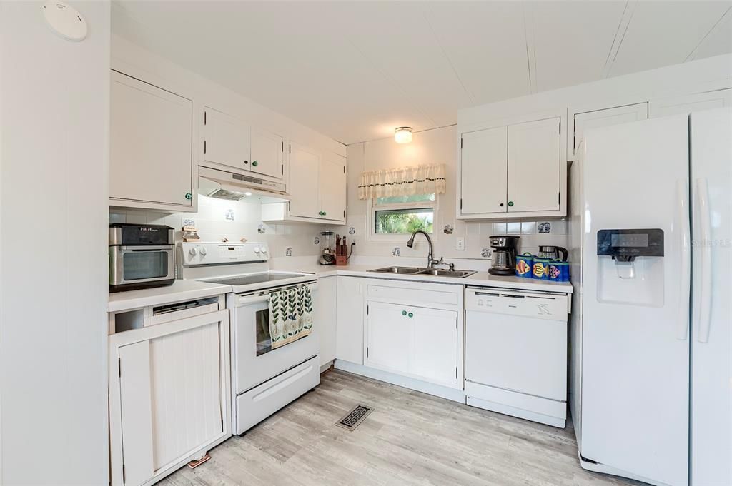 В аренду: $2,600 (2 спален, 1 ванн, 672 Квадратных фут)