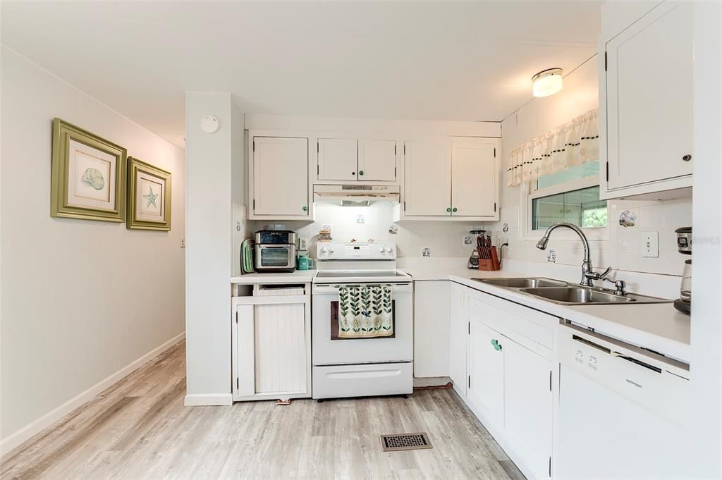 В аренду: $2,600 (2 спален, 1 ванн, 672 Квадратных фут)