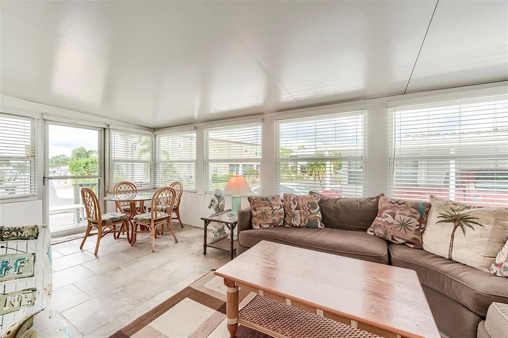 В аренду: $2,600 (2 спален, 1 ванн, 672 Квадратных фут)