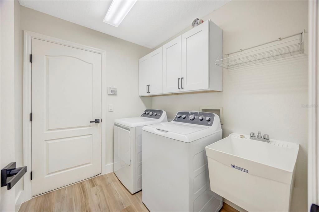 For Rent: $3,200 (3 beds, 2 baths, 2074 Square Feet)